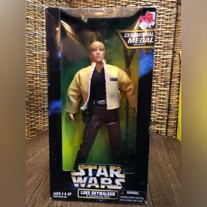 Luke Skywalker / 12” Figure Ceremonial Medal Wear / 1997